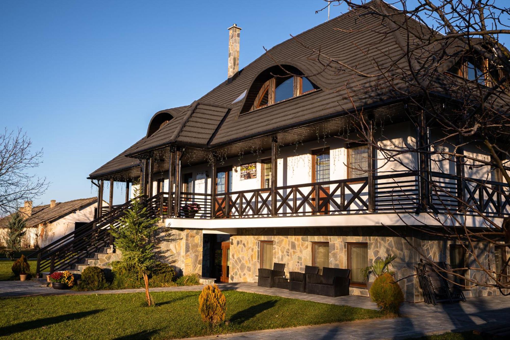 Casa Andra Hotel Siret Exterior foto